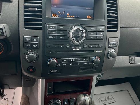 Used 2011 Nissan Pathfinder LE w/ Navigation Pkg image 23