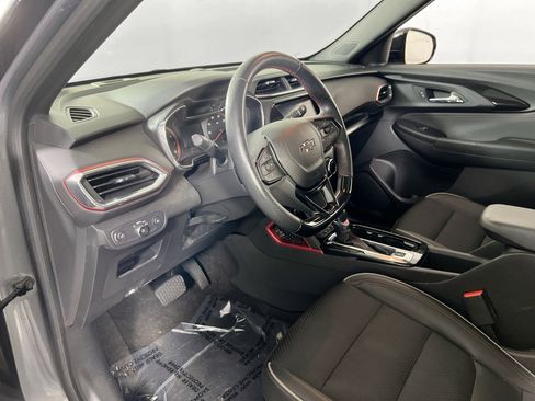Used 2021 Chevrolet TrailBlazer RS w/ Sun and Liftgate Package image 9