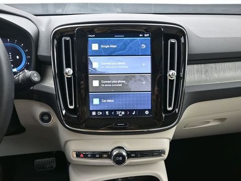 Used 2023 Volvo XC40 B4 Plus w/ Driver Assist Package image 12