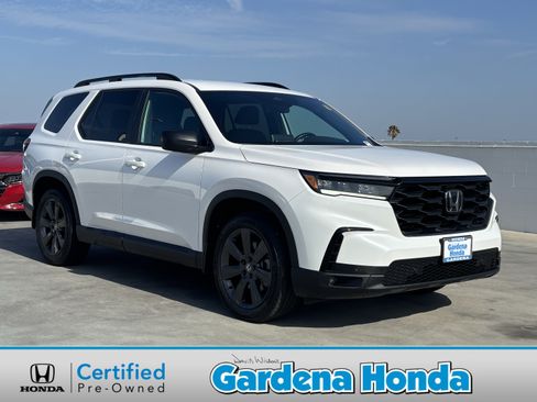 Used 2025 Honda Pilot Sport image 1