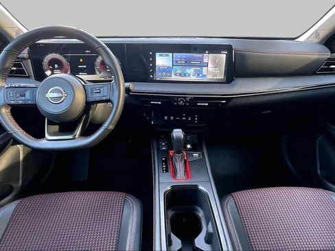 Certified 2025 Nissan Kicks SR FWD image 15