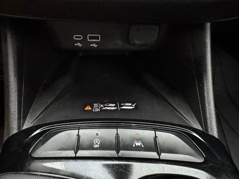 Used 2024 Buick Envista Sport Touring w/ Experience Buick Package FWD image 23