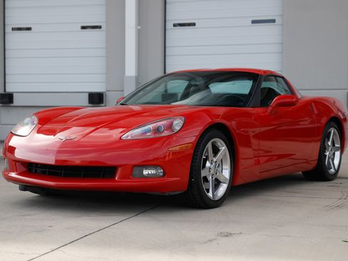 Used 2005 Chevrolet Corvette Coupe w/ Preferred Equipment Group image 4