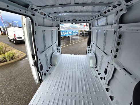 Used 2025 RAM ProMaster 2500 w/ Storage Group image 21