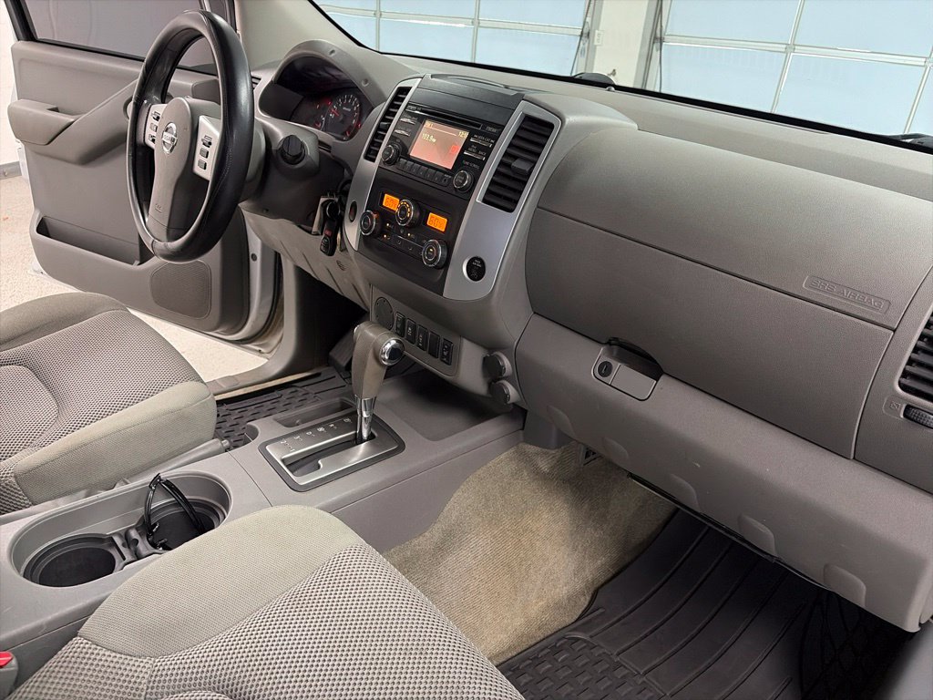 Used 2014 Nissan Frontier SV w/ SV Value Truck Package RWD image 10