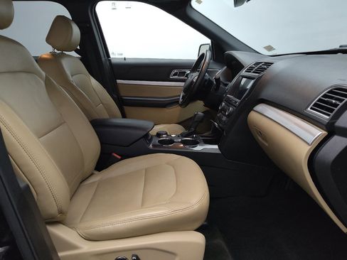 Used 2017 Ford Explorer XLT w/ Equipment Group 202A image 21