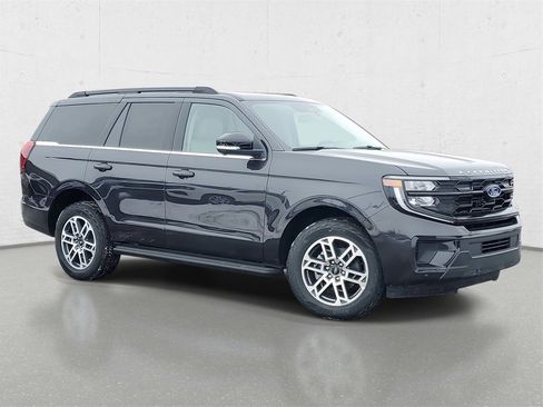 New 2026 Ford Expedition Active image 2