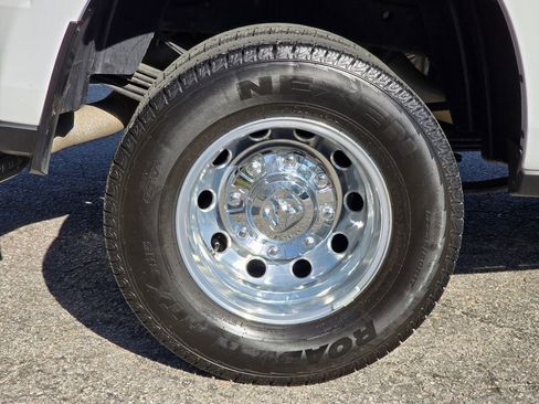 Used 2025 RAM 3500 Tradesman w/ Chrome Appearance Group AWD/4WD image 22