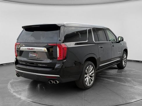 Used 2021 GMC Yukon XL Denali w/ Denali Premium Package AWD/4WD image 3