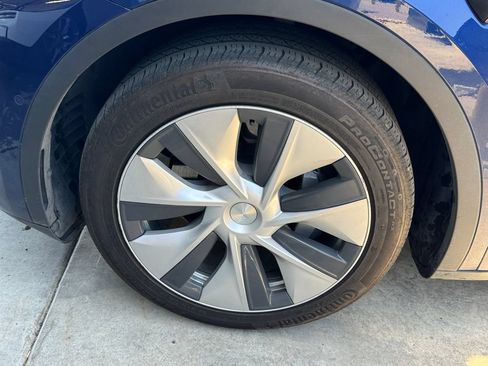Used 2022 Tesla Model Y Long Range AWD/4WD image 23