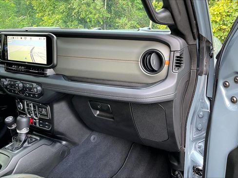 Used 2026 Jeep Gladiator Mojave AWD/4WD image 16