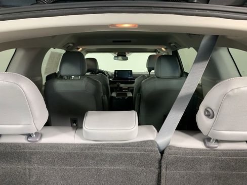 Used 2021 Toyota Sienna XLE FWD image 15
