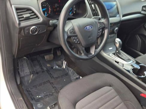 Used 2018 Ford Edge SE FWD image 10