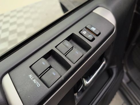 Used 2018 Toyota 4Runner SR5 AWD/4WD image 31