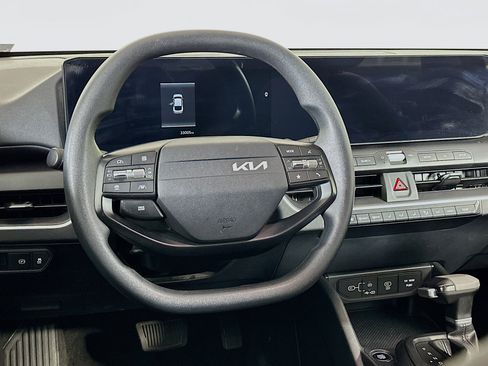 Used 2025 Kia K4 LXS image 18
