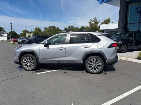 Used 2019 Toyota RAV4 XLE Premium AWD/4WD image 9