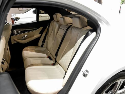 Used 2019 Mercedes-Benz E 300 4MATIC image 31