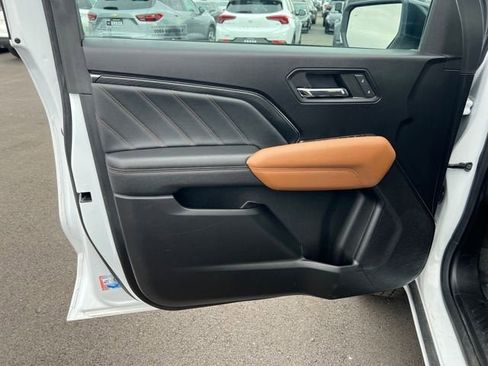 Used 2023 GMC Canyon AT4 image 11