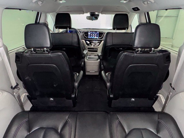 Used 2024 Chrysler Pacifica Touring-L FWD image 7