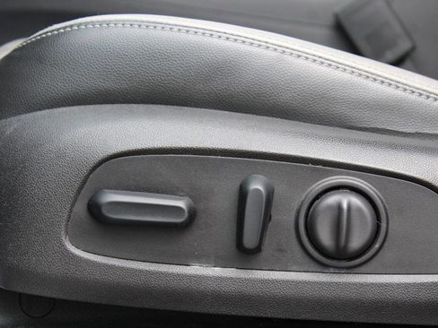 Used 2018 Chevrolet Equinox Premier image 26