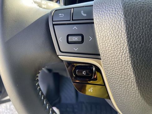 Used 2025 Toyota Camry SE FWD image 33