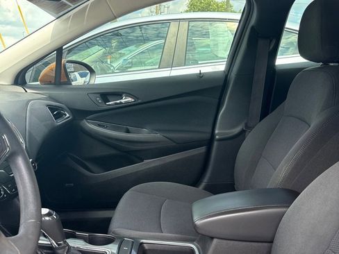 Used 2017 Chevrolet Cruze LT w/ Sun And Sound Package image 9