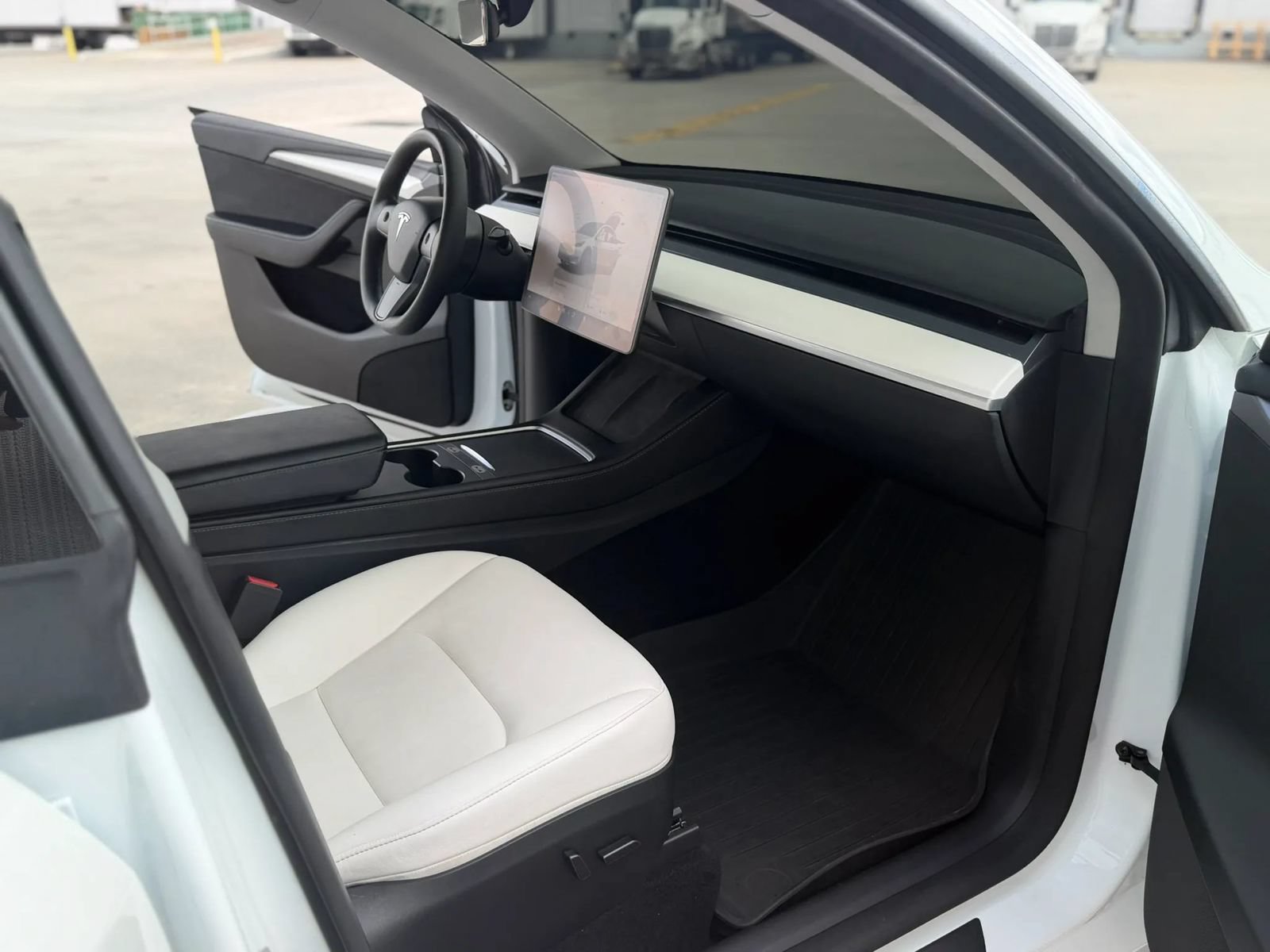 Used 2023 Tesla Model Y Performance AWD/4WD image 23