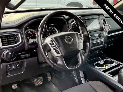 Used 2018 Nissan Titan SV w/ SV Convenience Package image 16
