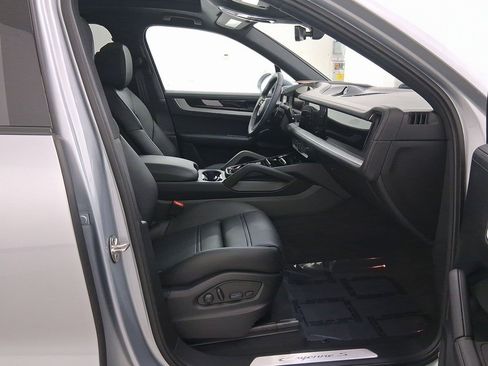 Used 2026 Porsche Cayenne S AWD/4WD image 25