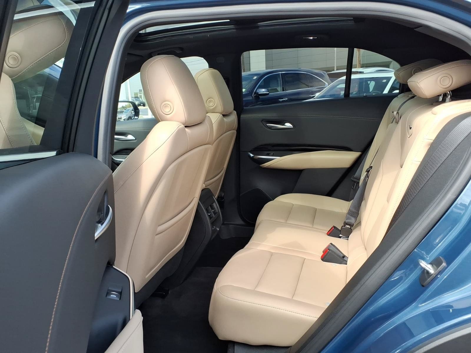 Used 2024 Cadillac XT4 Luxury w/ Cold Weather Package AWD/4WD image 16