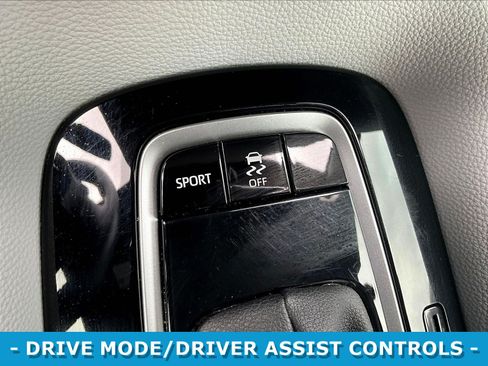 Used 2021 Toyota Corolla SE w/ Carpet Mat Package (TMS) FWD image 15