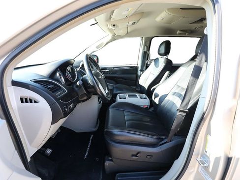 Used 2015 Chrysler Town & Country Touring w/ Driver Convenience Group FWD image 13