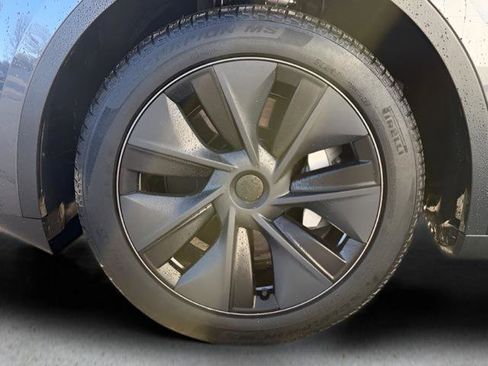 Used 2025 Tesla Model Y Long Range image 11