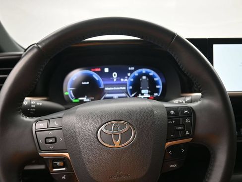 Used 2023 Toyota Crown AWD/4WD image 13