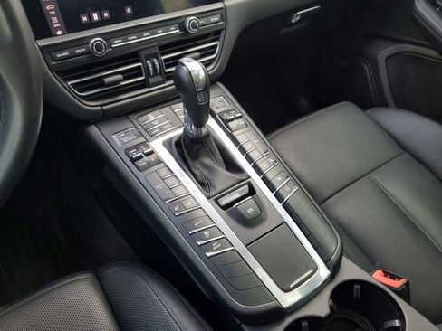 Used 2019 Porsche Macan AWD/4WD image 32