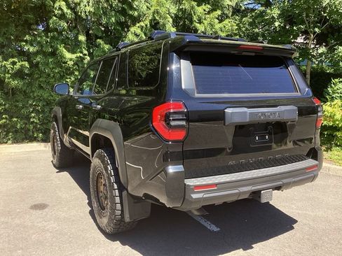 Used 2025 Toyota 4Runner SR5 AWD/4WD image 9