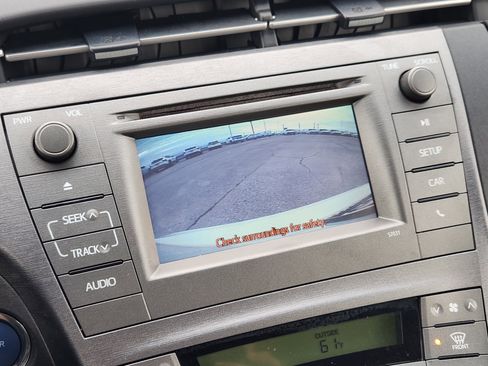 Used 2015 Toyota Prius Two FWD image 19