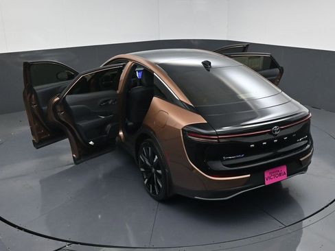 Used 2025 Toyota Crown Platinum image 21