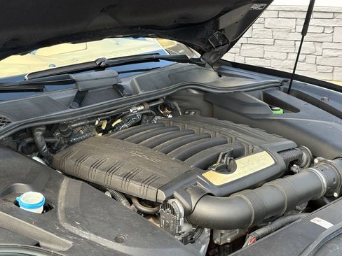 Used 2017 Porsche Cayenne Platinum Edition AWD/4WD image 29