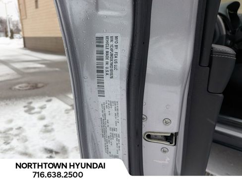 Used 2021 Jeep Cherokee Limited image 44