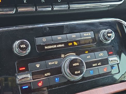 Used 2020 Lincoln Navigator Reserve w/ Luxury Package image 19