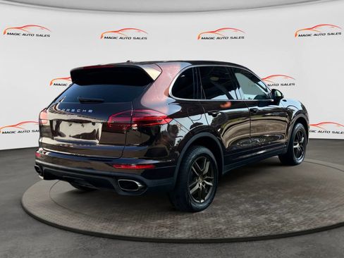 Used 2016 Porsche Cayenne AWD/4WD image 10