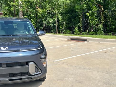 Used 2024 Hyundai Kona SEL FWD image 3