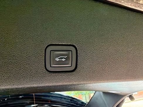 Used 2025 Cadillac XT6 Luxury AWD/4WD image 26
