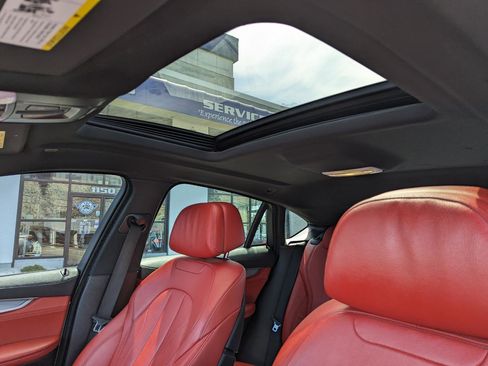 Used 2018 BMW X6 xDrive50i w/ M Sport Package AWD/4WD image 30