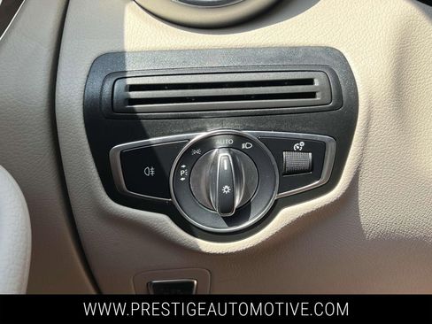 Used 2022 Mercedes-Benz GLC 300 4MATIC w/ Premium Package Lite image 33