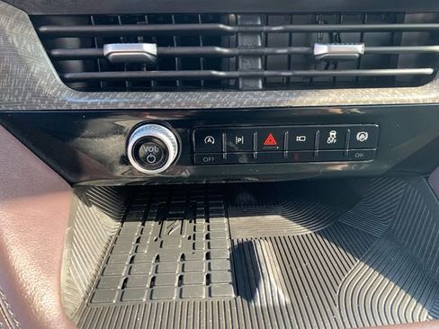 Used 2025 Ford Explorer Platinum image 37