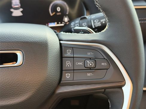 New 2025 Jeep Grand Cherokee L Altitude image 20