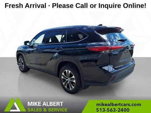 Used 2021 Toyota Highlander XLE AWD/4WD image 5