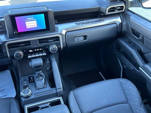 Used 2025 Toyota Tacoma SR5 AWD/4WD image 42